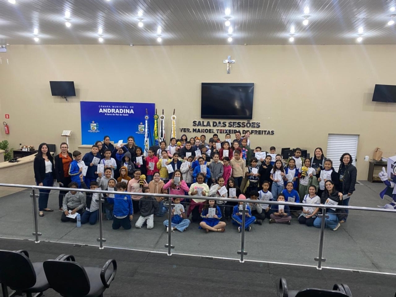 Noticia professores-e-alunos-da-rede-municipal-de-educacao-visitam-exposicao-sobre-o